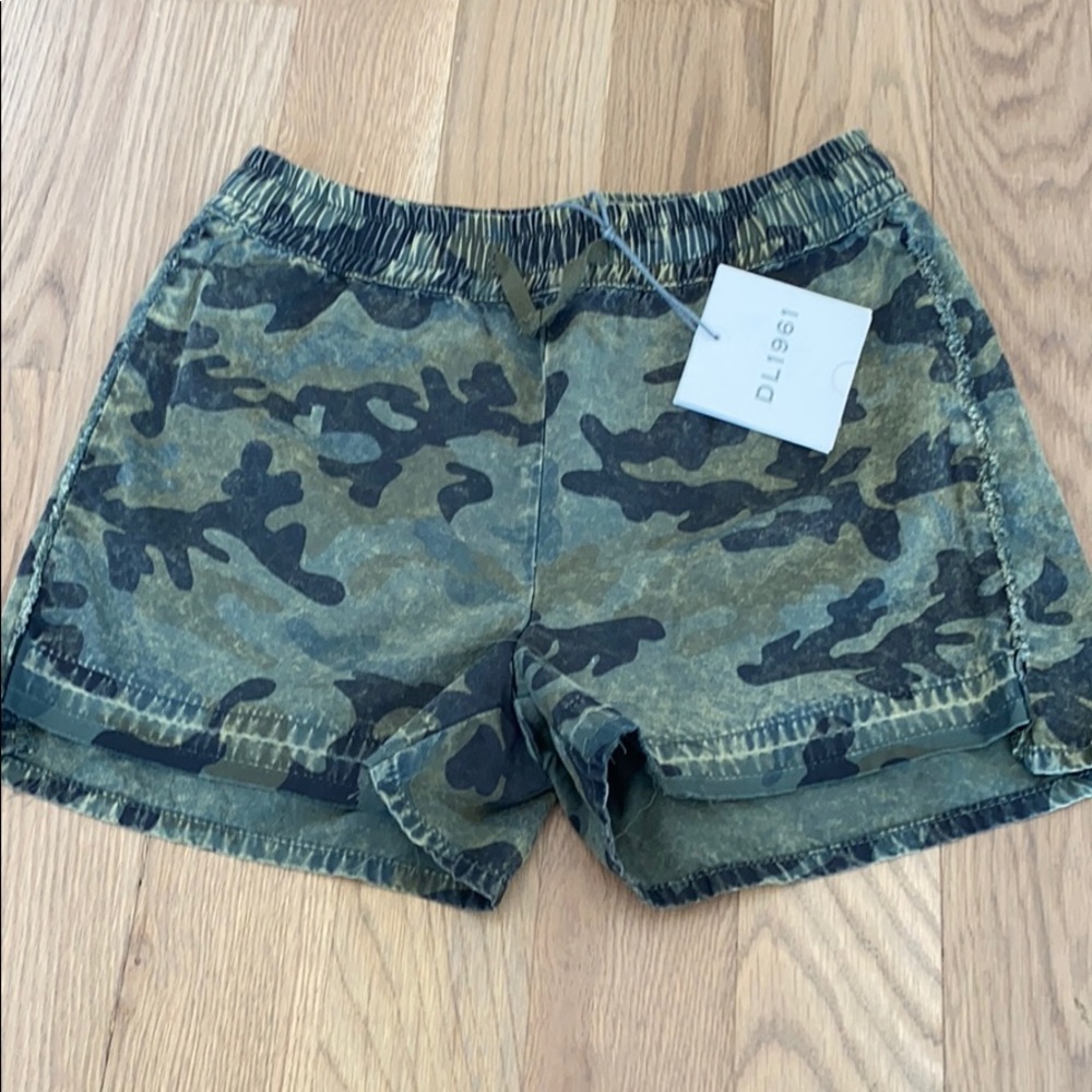 DL1961 army shorts